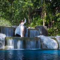 ที่พักที่มีน้ำตกอยู่ในโรงแรม