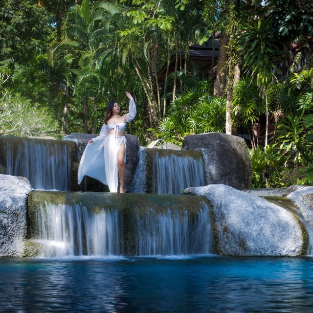 ที่พักที่มีน้ำตกอยู่ในโรงแรม
