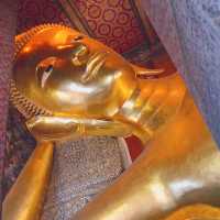 タイに来たら必見👀✨黄金に輝く巨大な涅槃像