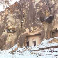 【土耳其 卡帕多奇亞】隱藏在岩壁中的石窟教堂 世界文化遺產