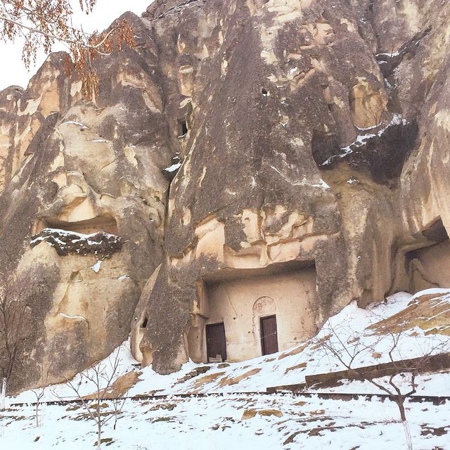 【土耳其 卡帕多奇亞】隱藏在岩壁中的石窟教堂 世界文化遺產