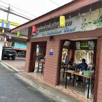 ขนมจีนใต้สะพาน อำเภอหัวไทร