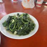 竹子湖裡的特色餐廳，便宜好吃，人潮不多👍