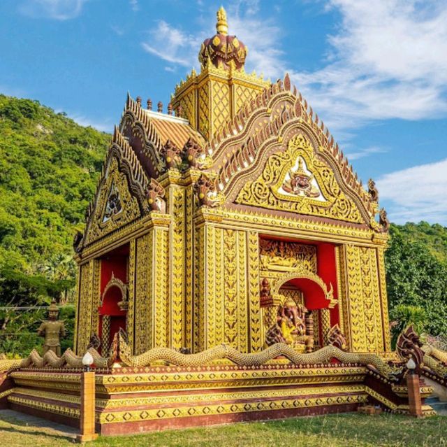 วัดเขากะโหลก ริมทะเลปราณบุรี จ.ประจวบคีรีขันธ์