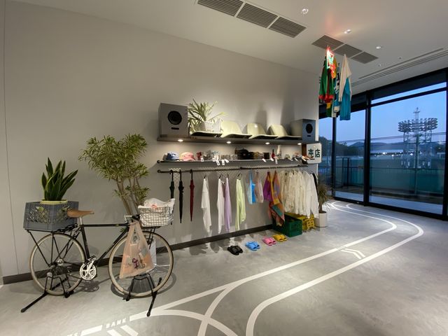日本初スタジアム一体型ホテル『KEIRIN HOTEL 10』玉野競輪場に宿泊(フロント、共有スペース)