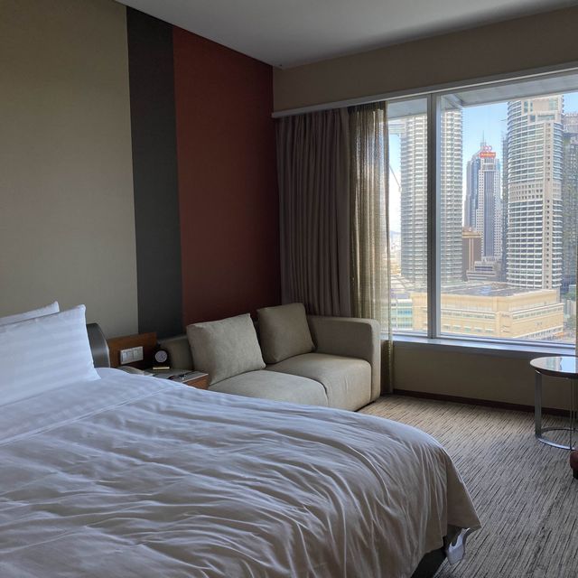 Sleeping with The Giant KLCC 😱