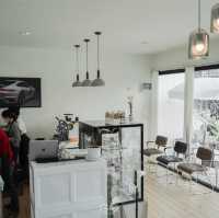 Holmes cafe