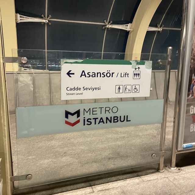 土耳其遊記 在橋中心的Metro Station 你搭過未？