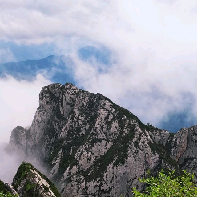 Enjoy nature at Gansu's Lianhuashan mountain 