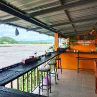 ร้านก๋วยเตี๋ยวเรือพันโขด หนองคาย