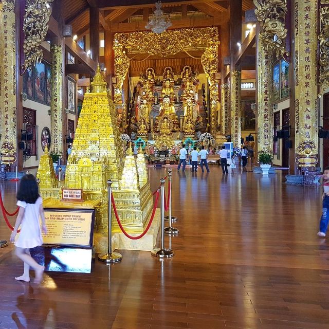 北越廣寧景點--東南亞最大寺院巴旺寺Ba Vang Pagoda