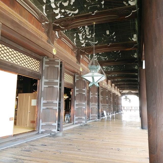 京都府にある荘厳な東本願寺