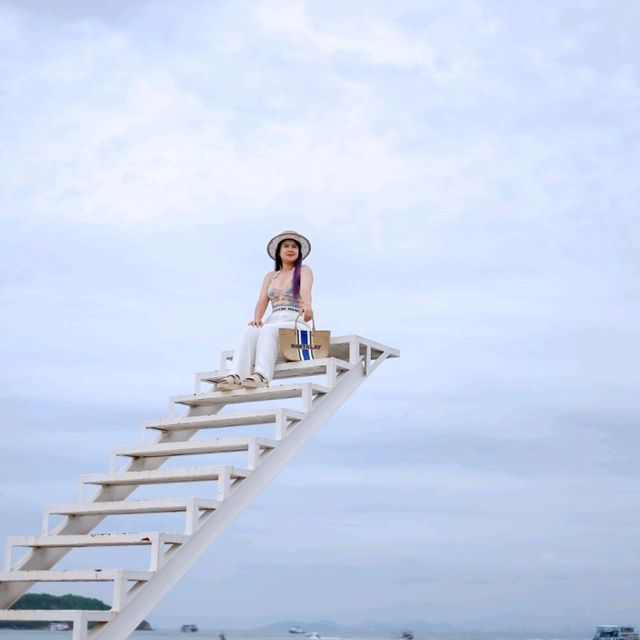 ที่พักสวยสุดมินิมอลริมทะเลเกาะล้าน 〰️