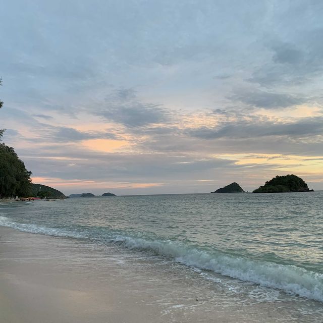 หาดนางรำ อ.สัตหีบ จ.ชลบุรี