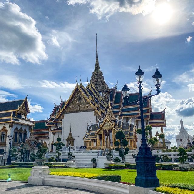 วัดพระแก้ว วัดสวยคู่บ้าน คู่เมืองไทย