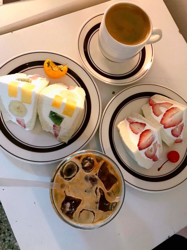 韓国/ソウル【乙支路】フルーツサンドが食べられるお店🍓🍊🥝