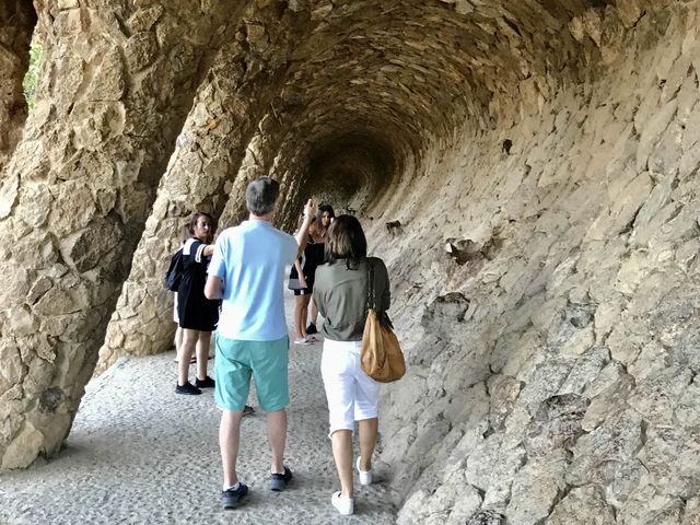 スペイン🇪🇸 ガウディ死後に有名スポットになったグエル公園をご紹介