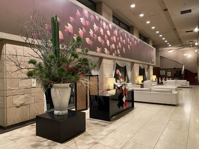 東京・目黒。目黒駅からJRに沿って歩くと到着『ホテルプリンセスガーデン』