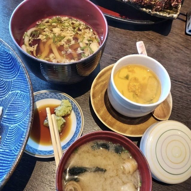 定食配烏東麵豉湯及海膽燉蛋