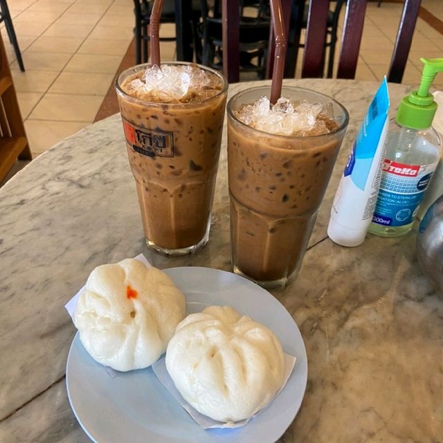 ร้านน้ำชา "โกปี๊" แหล่งรวมวัยรุ่นยุค 70s