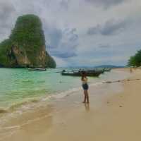 หาดถ้ำพระนาง สวยเด่นตรงวิวถ้ำและเกาะใกล้ๆชายหาด