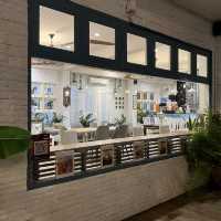 Cafe De Wa (คาเฟ่เดอวา)  คาเฟ่ติดทะเล