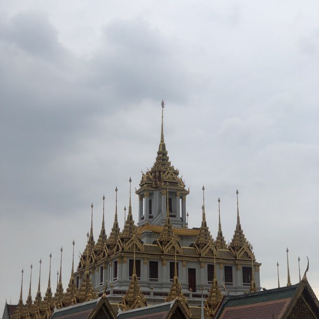 stunning statue of Thai king! 