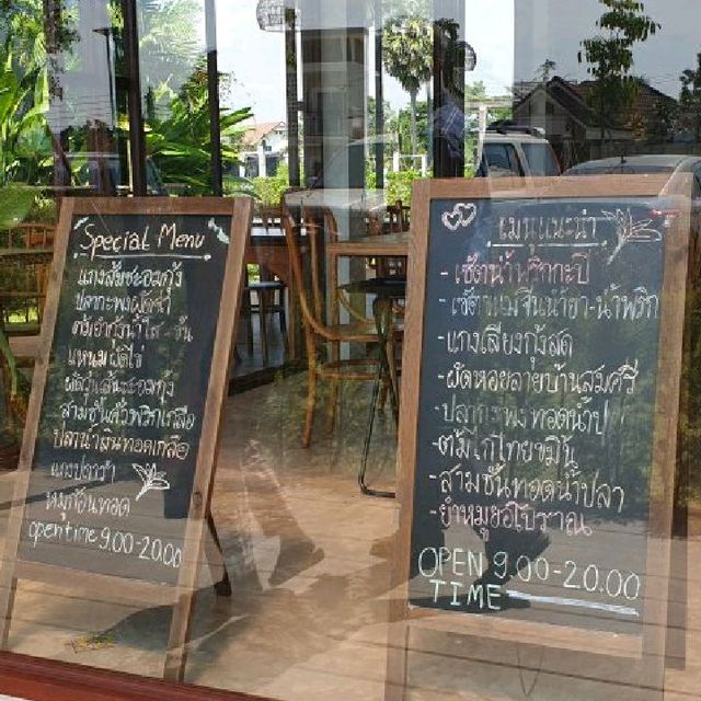 Somsri Eatery สมศรีอาหารไทยๆ