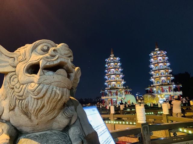 高雄左營景點-蓮池潭龍虎塔
