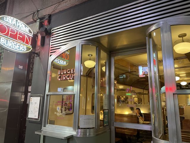 復古車廂風格漢堡店｜中環