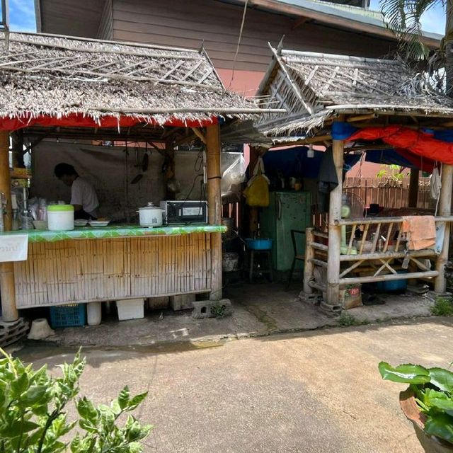 มาเที่ยวหาดกมลา ต้องมาลอง ข้าวมันไก่ by Anda 