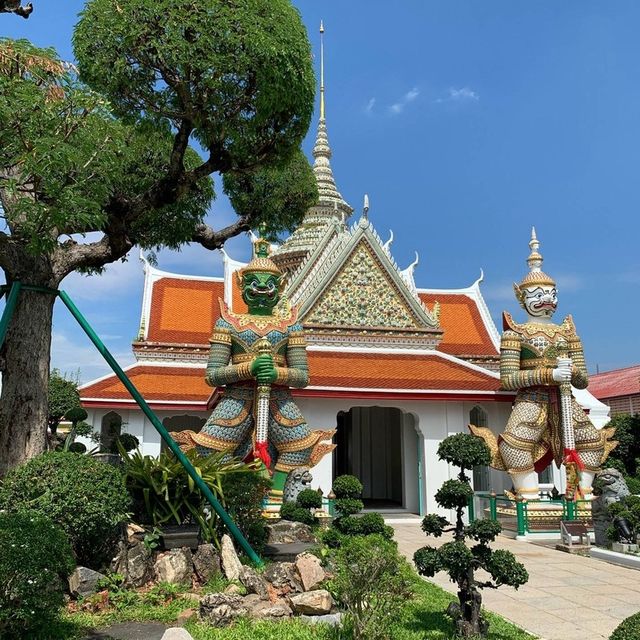 ทำบุญ ชื่นชมสถาปัตยกรรม