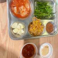 🇰🇷韓国ソウル /地下鉄２号線ライン グイ駅💚絶品🥇サムギョプサルのお店 황금돼지🐷
