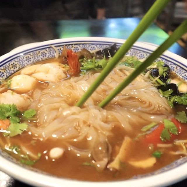 또 먹고싶고 또 생각나는 베트남 쌀국수 맛집 ‘신촌 맘맘테이블’