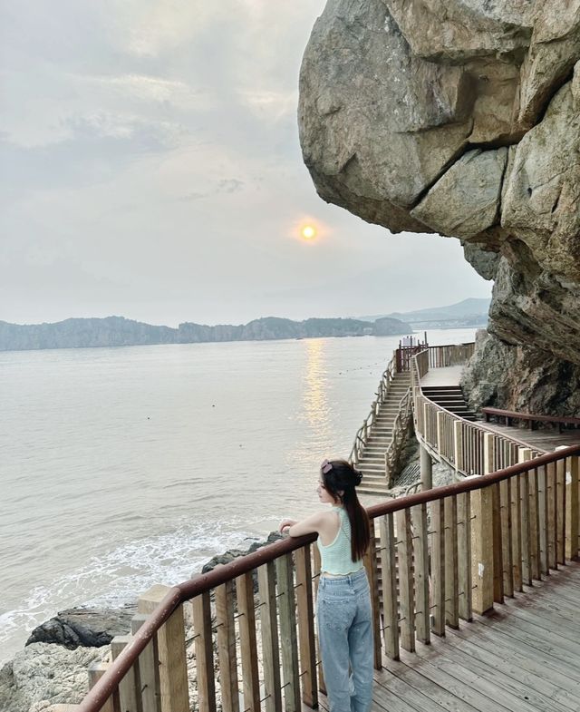 This is probably the most beautiful seaside plank road in Wenzhou...