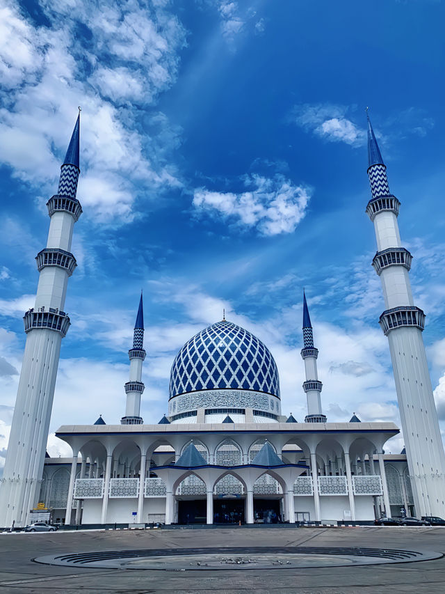 Kuala Lumpur's offbeat check-in spot 🦋 The only blue mosque in the world that scores full marks for healing.