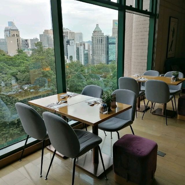 半山看香港曰夜景的餐廳