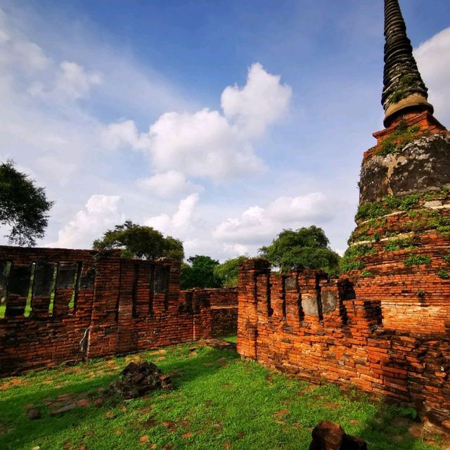 พระพุทธรูปภายในวัดพระศรีสรรเพชญ์