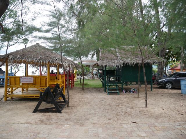 หาดปึกเตียน เงียบสงบ ใกล้กรุงเทพ  