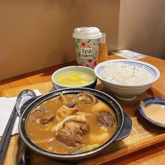 台灣文清旅行風餐廳✈️特色羊腩煲