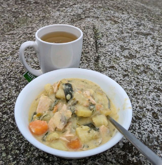 A simple lunch on the rocks