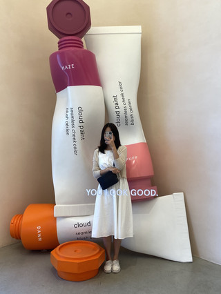 Glossier, a great cosmetic product for a gift from your trip to the US
