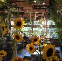 緑、お花溢れる🌻癒し空間カフェ【青山フラワーマーケット】