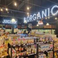 A Supermarket that has everything(Photo Ed)