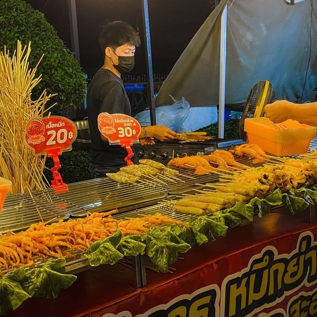 ถนนคนเดิน ลำพูน🥰