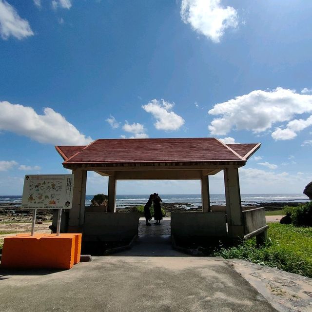 【沖縄 具志頭】美しいブリ(巨岩)と砂の浜✨✨