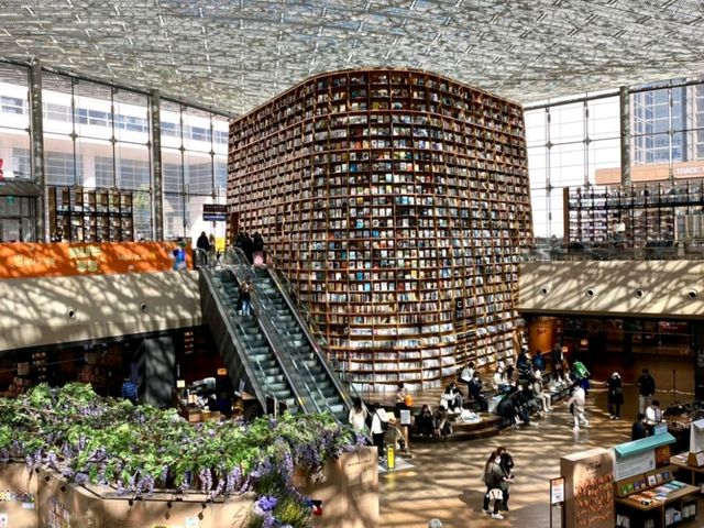 Starfield Library

ห้องสมุดกลางห้าง COEX Mall