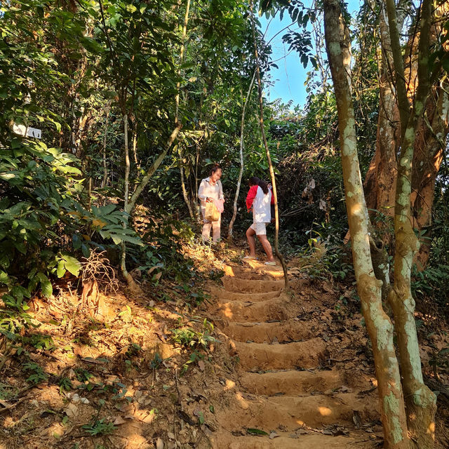 ผาชมนาง, หนองเขียว เมืองงอย, หลวงพระบาง