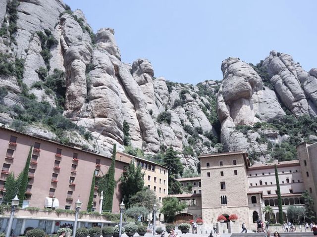 西班牙奇形怪狀的Montserrat