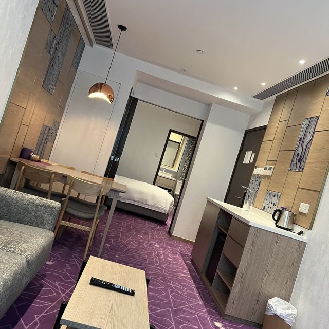 酒店以紫色為主題